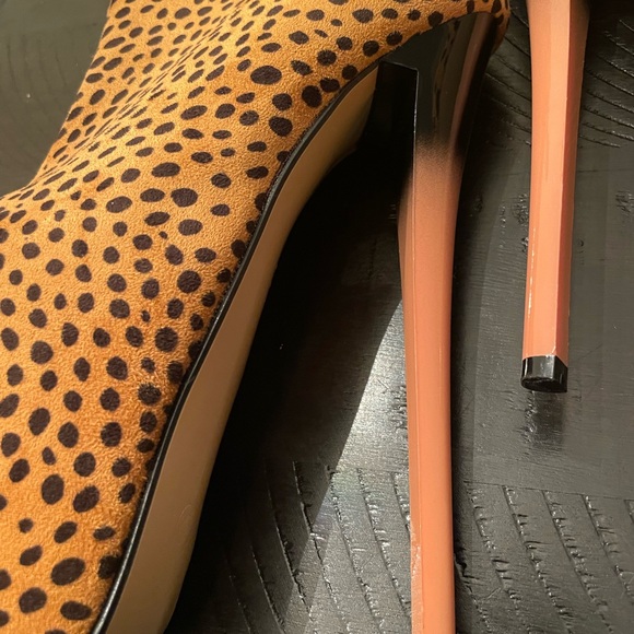 Stiletto Leopard print suede platform boots! These are super sexy! Size 38/7.5 - Picture 6 of 16